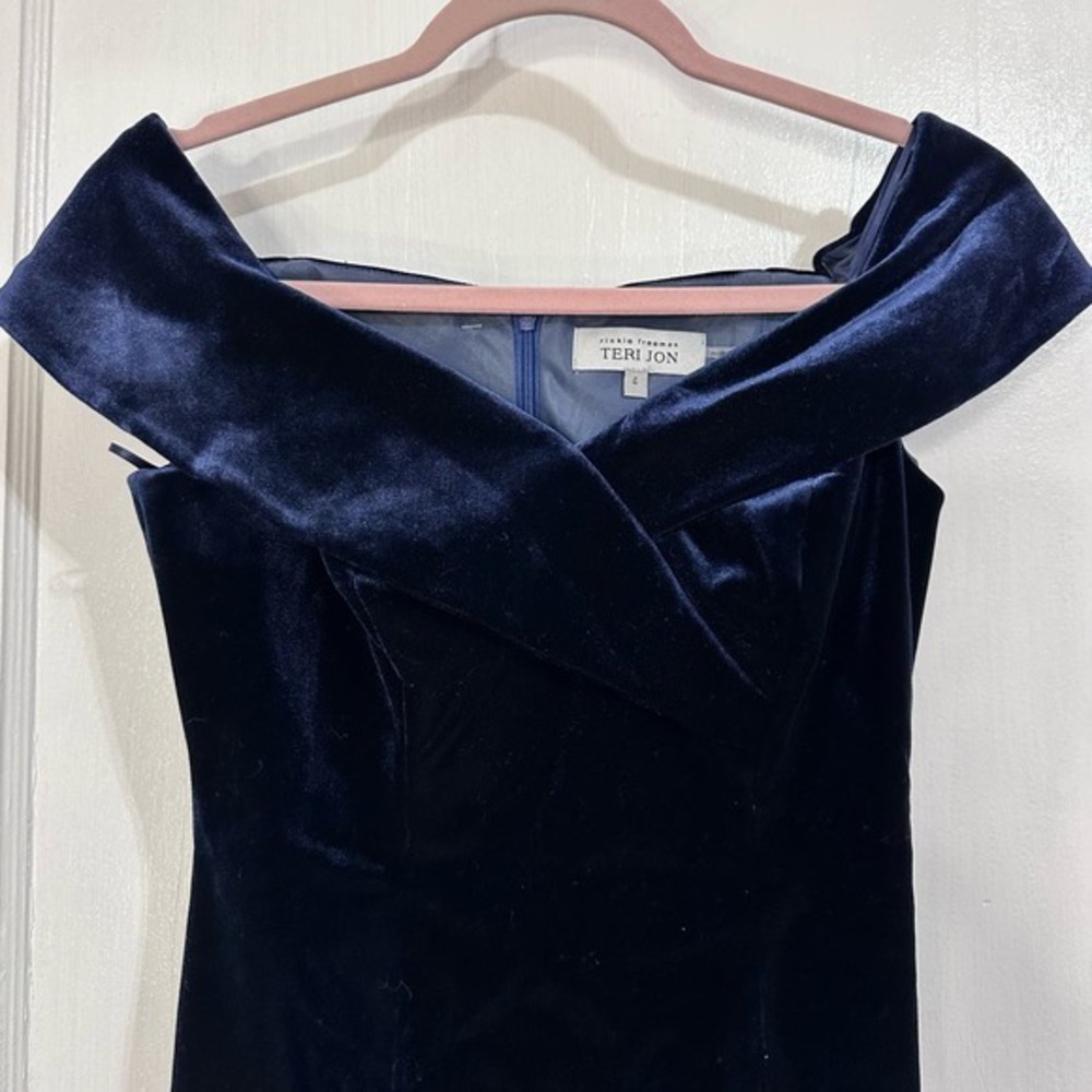 NWT Rickie Freeman Terri Jon Cocktail Dress Velvet Off the Shoulder Size 4 Blue - Picture 5 of 7